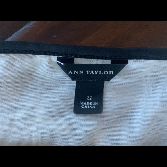 Ann Taylor white blouse. Bow details. - Picture 2 of 9